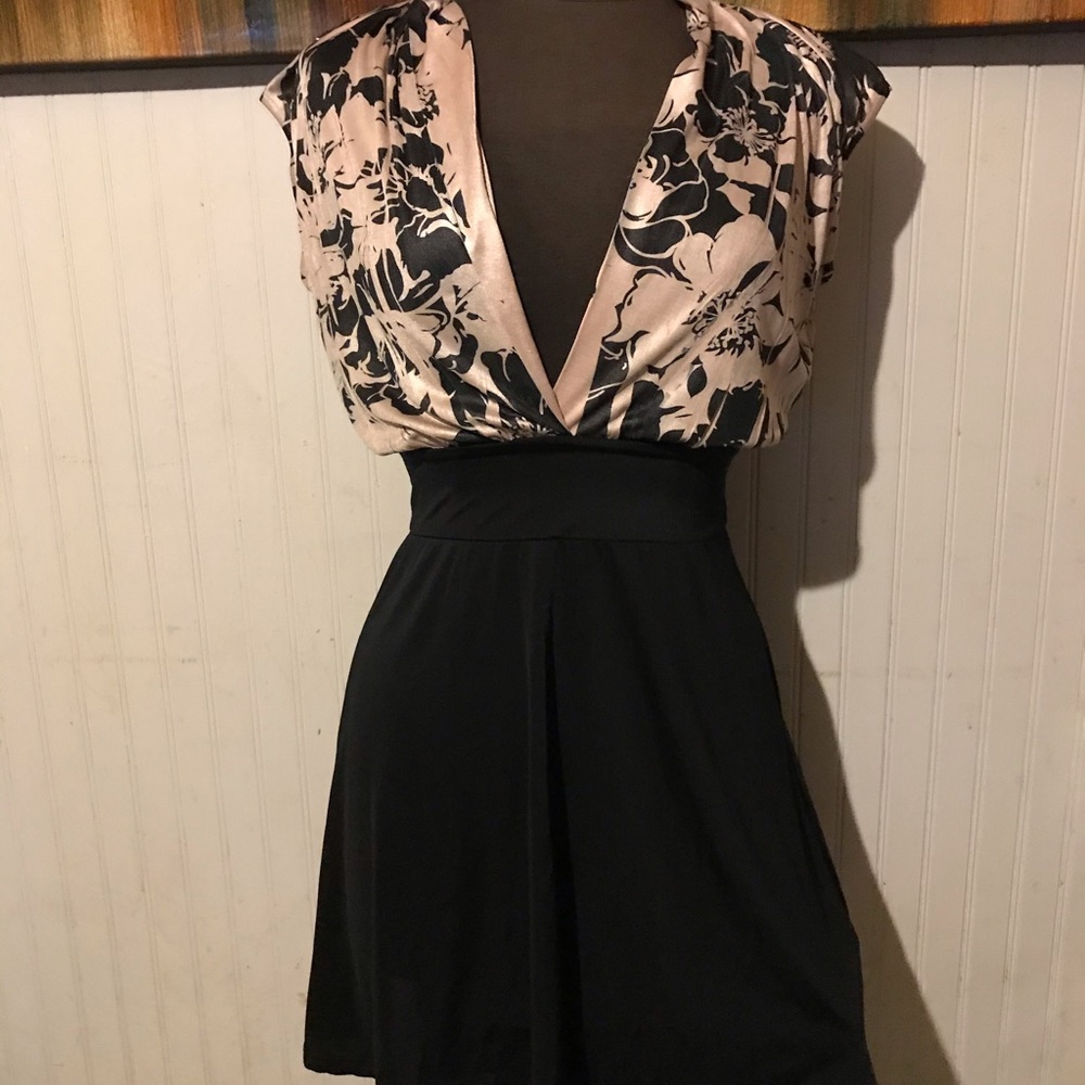 Medium mini dress NEW with tags so cute!!